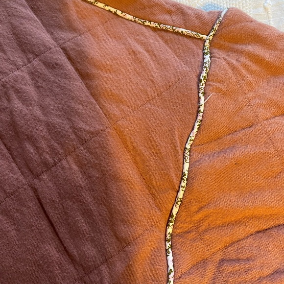 Universal threads burnt orange sweatshirt - Picture 3 of 3